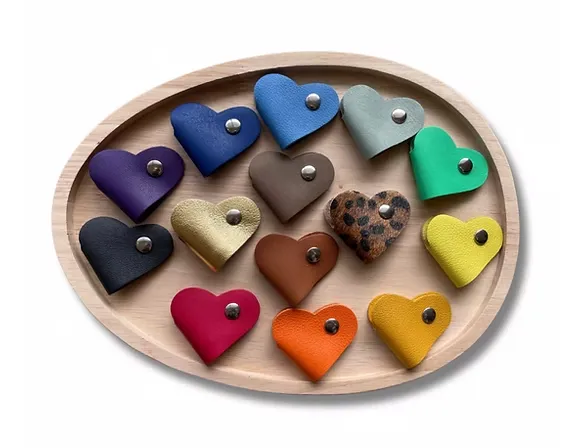 [241021_7969] Cœur en cuir range câbles - POPILLE